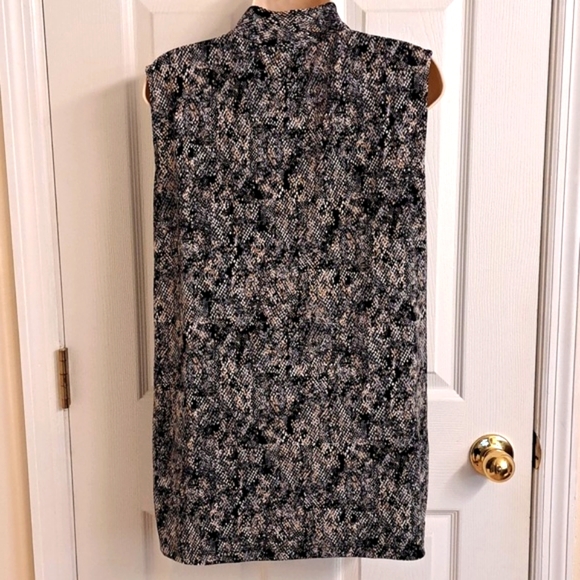 Wrinkle-Free Top - Picture 4 of 15